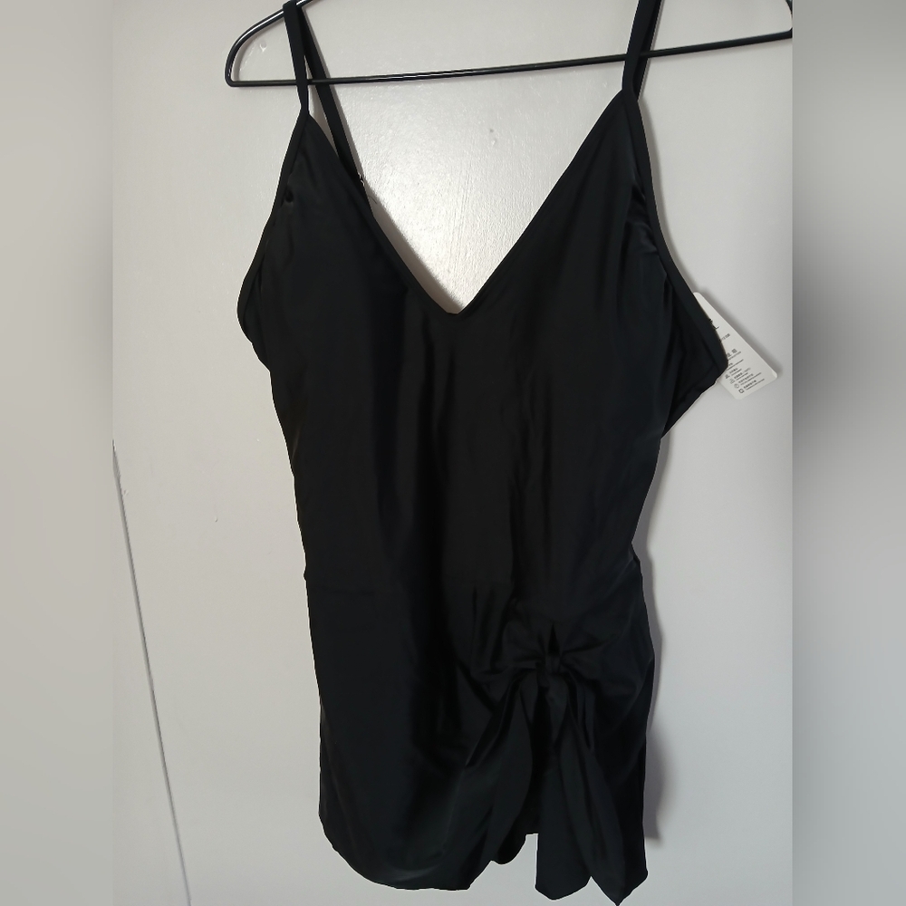 NWT Black 2X one piece skirted Swimsuit w/ knot
